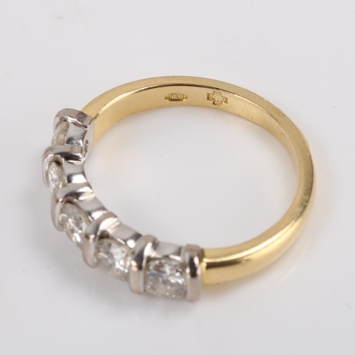 622 - A modern 18ct gold 5-stone diamond ring, set with modern round brilliant cut diamonds, total diamond... 