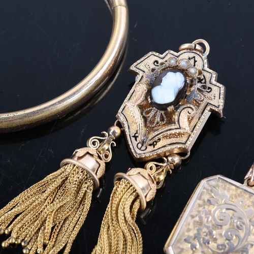 645 - Various unmarked yellow metal and gold plated jewellery, including cameo tassel brooch, lockets, ban... 