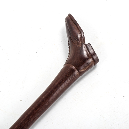 1095 - A golfing Sunday stick, the handle carved in the form of a boot