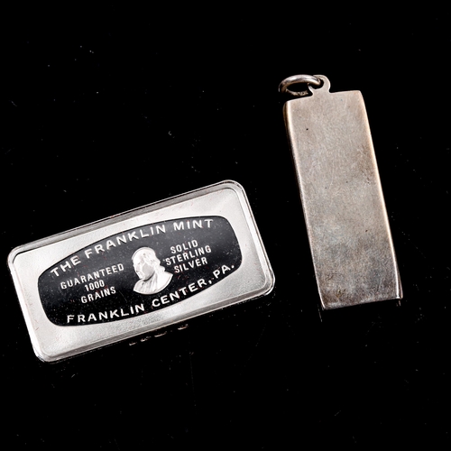 1111 - A Franklin Mint Christmas 1975 sterling silver ingot, 66.1g, cased, and an Elizabeth II silver ingot... 