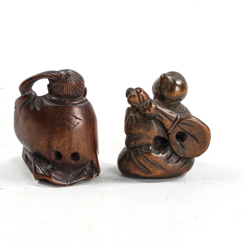 1132 - 2 similar Japanese carved wood netsuke, in the form of seated figures, Meiji Period, height 4cm