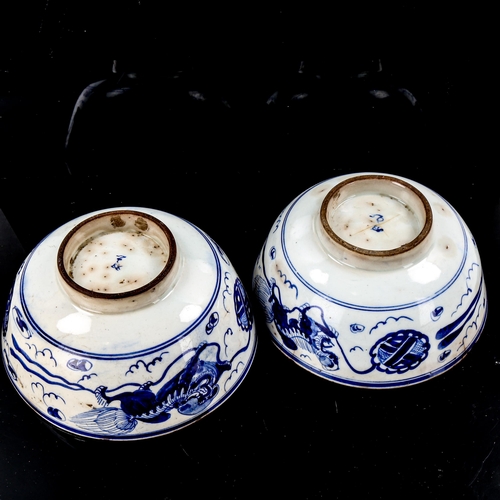 1212 - 4 Chinese blue and white porcelain bowls, with painted Dogs of Fo, diameter 17cm