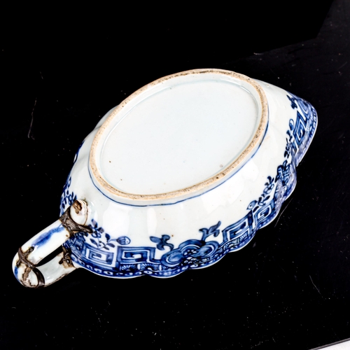 1255 - Chinese 18th century blue and white porcelain sauce boat, length 19cm (A/F)