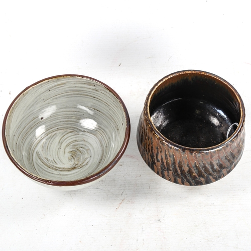 1475 - Geoffrey Whiting (1919 - 1998), 2 Studio pottery bowls, largest 15cm diameter