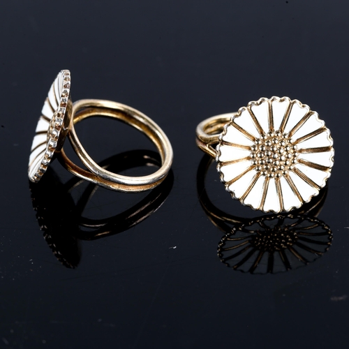 271 - BERNHARD HERTZ - 2 Vintage Danish vermeil sterling silver whit enamel daisy pattern rings, daisy dia... 