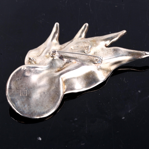 288 - DAVID VARSANO - a large Israeli modernist silver filled leaf pendant / brooch, signed, length 115mm,... 