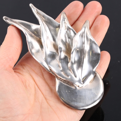 288 - DAVID VARSANO - a large Israeli modernist silver filled leaf pendant / brooch, signed, length 115mm,... 