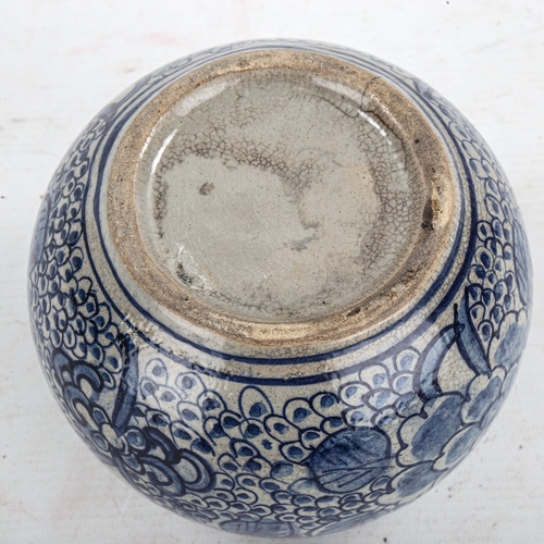 1470 - A Chinese blue and white porcelain jar, with hand painted decoration, height 12cm