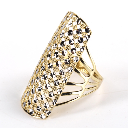 320 - A modern 9ct white and yellow gold panel ring, pierced and textured settings, setting height 31.8mm,... 