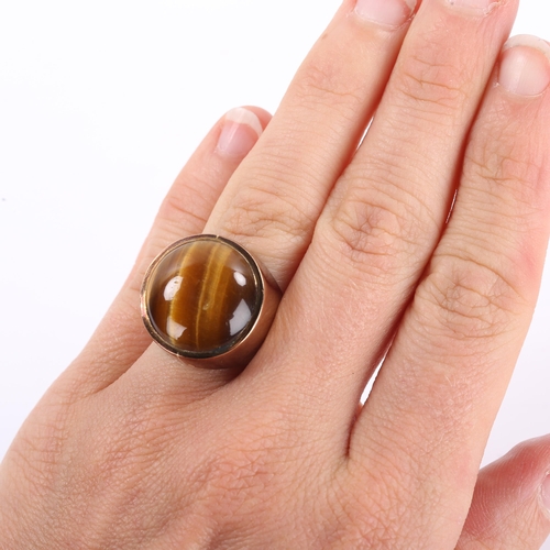 324 - A large late 20th century 9ct gold tigers eye dress ring, set with round cabochon tigers eye, maker'... 