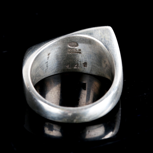 501 - GEORG JENSEN - a Vintage Danish stylised sterling silver Plaza ring, designed by Henning Koppel, mod... 