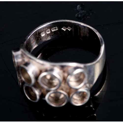 512 - A late 20th century silver abstract ring, maker's marks RW, hallmarks London 1973, setting height 12... 