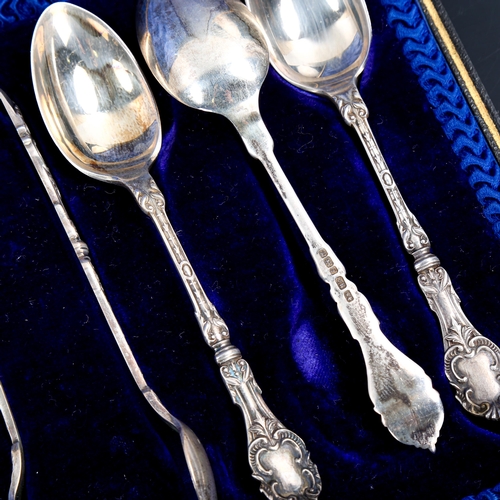 586 - A cased set of 6 George V silver teaspoons and a pair of matching sugar tongs, by Joseph Rodgers & S... 