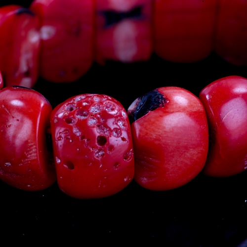 596 - A polished coral tablet bracelet, tablet lengths 18mm, bracelet length 18cm, 40.9g