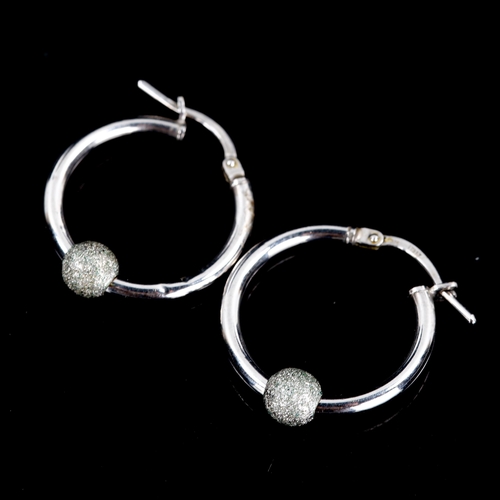 598 - A pair of modern 9ct white gold hoop earrings, with sliding textured bead and French lock fitting, h... 