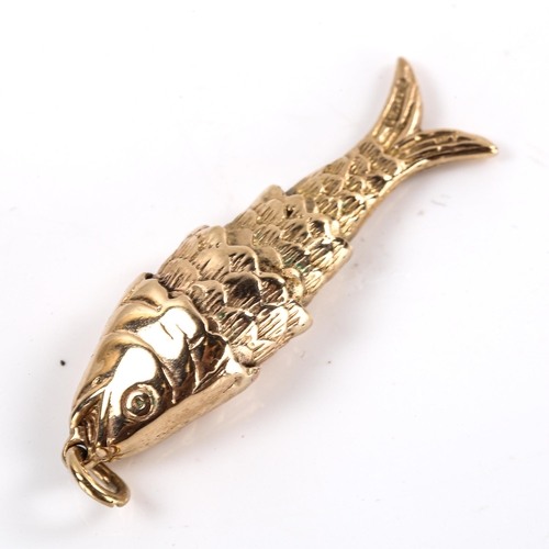 605 - A mid-20th century 9ct gold articulated fish charm/pendant, hallmarks London 1961, length 35.5mm, 5.... 