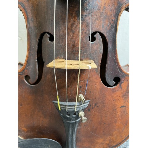 1050 - An Antique violin, probably late 19th century, with 1-piece back, back length 36cm, with case