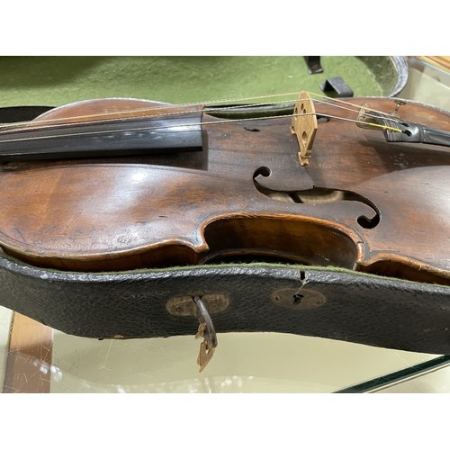 1050 - An Antique violin, probably late 19th century, with 1-piece back, back length 36cm, with case