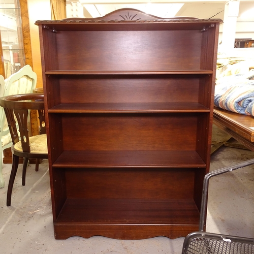 2550 - A mahogany open bookcase with 3 adjustable shelves, W91cm, H131cm, D29cm