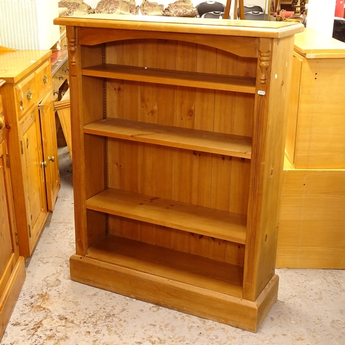 2573 - A pine open bookcase with 3 adjustable shelves, W92cm, H117cm, D30cm