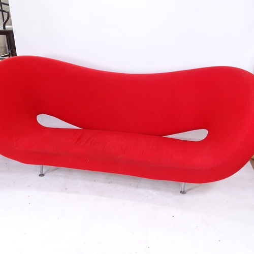 2087 - A Moroso Ron Arad Victoria & Albert 3-seater post-modern Italian sofa of curved design, with maker's... 