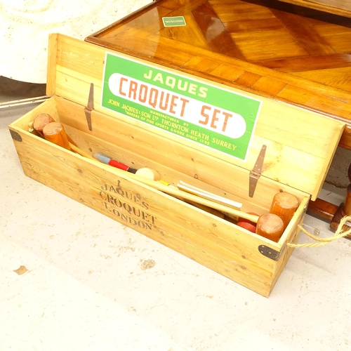 2601 - A Jaques pine-cased croquet set