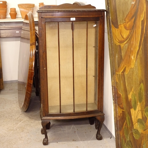 2610 - An oak display cabinet with single-glazed door, W60cm, H130cm, D32cm (no shelves)