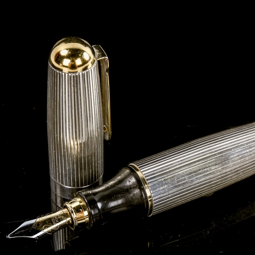 125 - A silver jumbo-sized fountain pen, marked 925