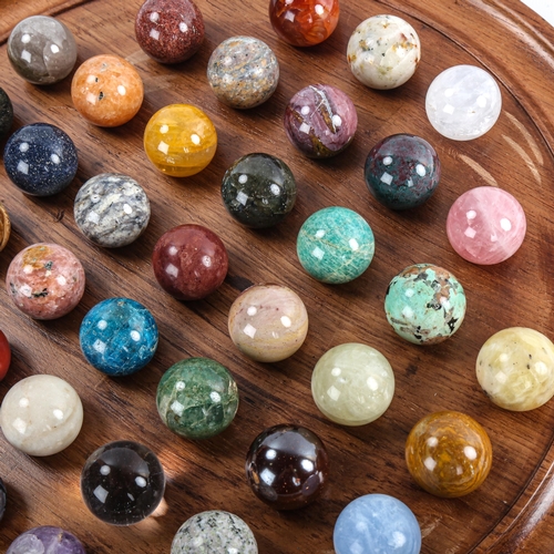 179 - A set of agate and hardstone marbles on turned wood solitaire board, diameter 36cm, marbles diameter... 