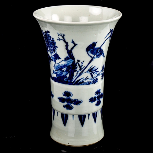 186 - A Chinese blue and white porcelain cylinder vase, hand painted decoration, height 20cm, rim diameter... 