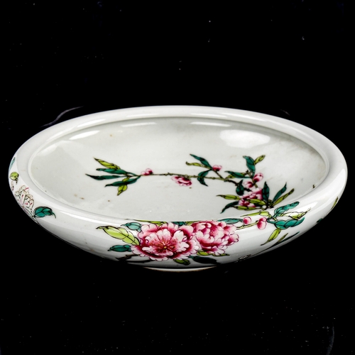 189 - A Chinese white glaze porcelain bowl, decorated with exotic flowers, diameter 25cm