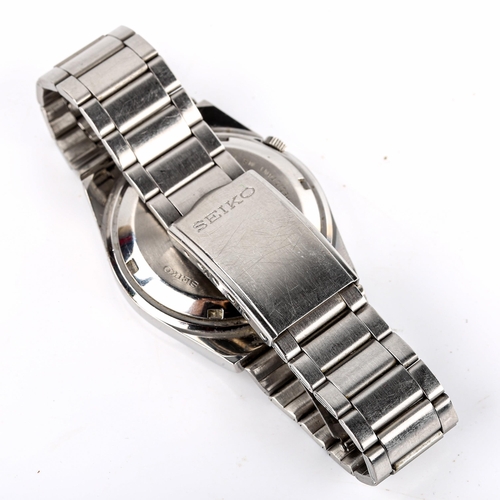 424 - SEIKO 5 - a Vintage stainless steel automatic bracelet watch, ref. 7S26-3130, dark grey dial with gi... 