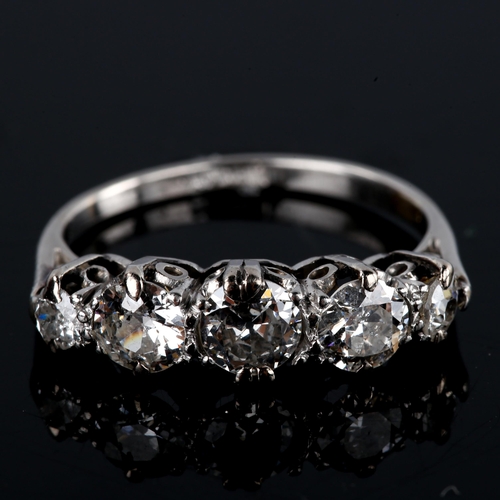 521 - An Antique platinum 5-stone diamond ring, set with old European-cut diamonds, total diamond content ... 