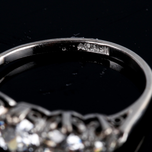 521 - An Antique platinum 5-stone diamond ring, set with old European-cut diamonds, total diamond content ... 