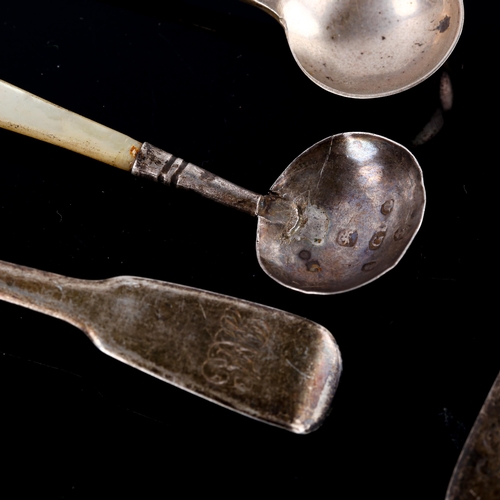 603 - Various silver cruet spoons, including 2 pairs of Georgian and Victorian salt spoons (7)