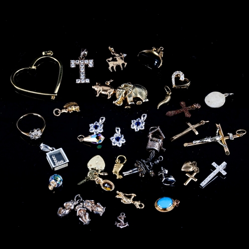 701 - Various jewellery, including some 9ct gold charms and fobs, silver charms etc, 43.1g gross