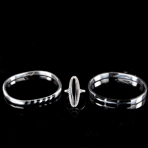 712 - 2 Mexican sterling silver and black enamel bracelets, and a similar silver ring, 66.7g total (3)