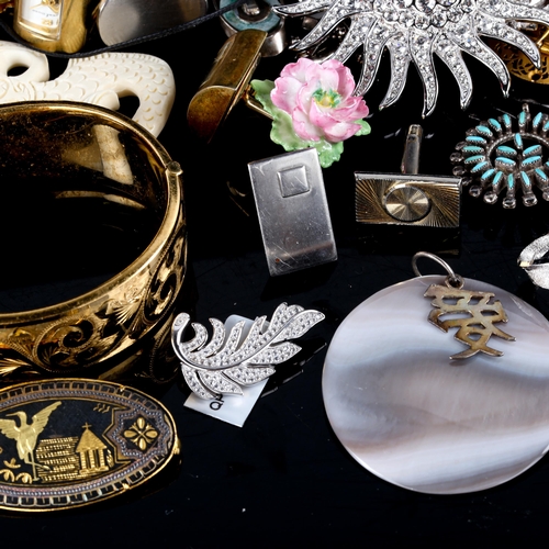 718 - A quantity of various Vintage and modern costume jewellery