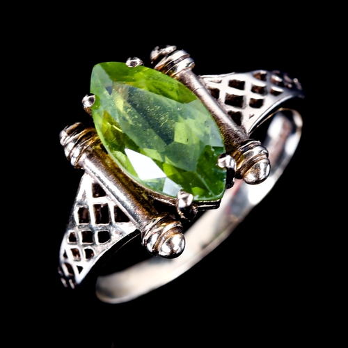 728 - A late 20th century 9ct gold marquise peridot dress ring, with pierced lattice shoulders, hallmarks ... 