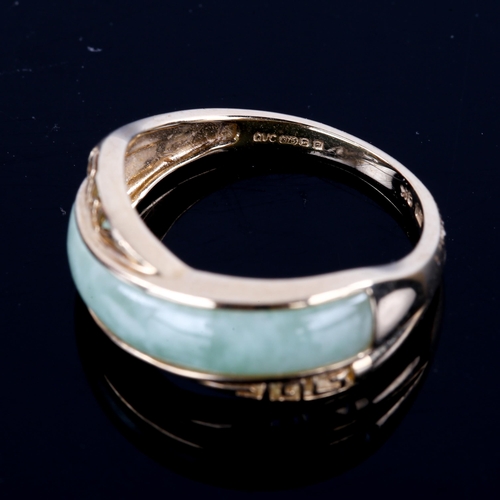 743 - A modern 9ct gold jade dress ring, with pierced Greek key shoulders, setting height 7.8mm, size M, 2... 