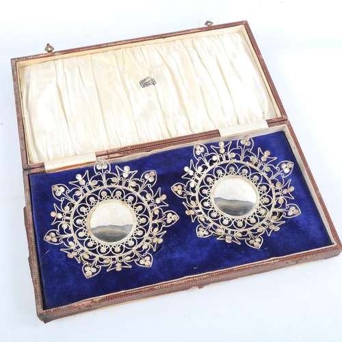 775 - A cased pair of Indian silver dishes, openwork decoration, diameter 14cm, 4.4oz, in Bartons of Banga... 