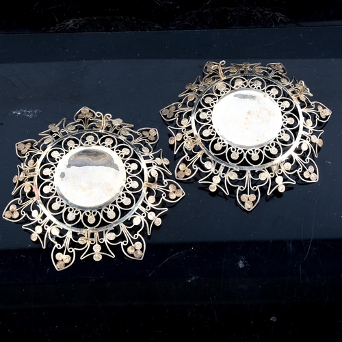 775 - A cased pair of Indian silver dishes, openwork decoration, diameter 14cm, 4.4oz, in Bartons of Banga... 