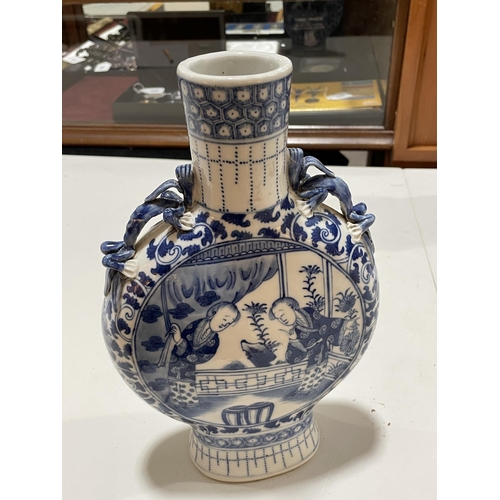 194 - A Chinese blue and white porcelain moon-shaped vase, with painted figures, height 29cm