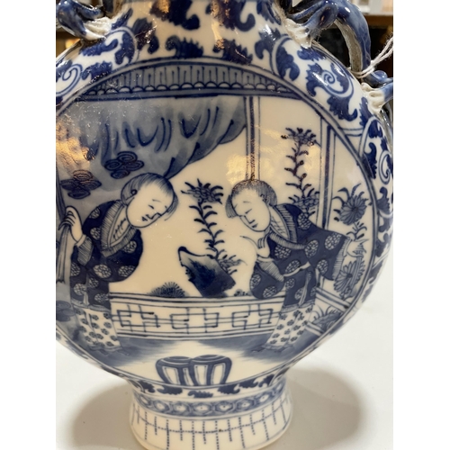 194 - A Chinese blue and white porcelain moon-shaped vase, with painted figures, height 29cm