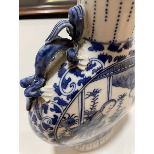 194 - A Chinese blue and white porcelain moon-shaped vase, with painted figures, height 29cm