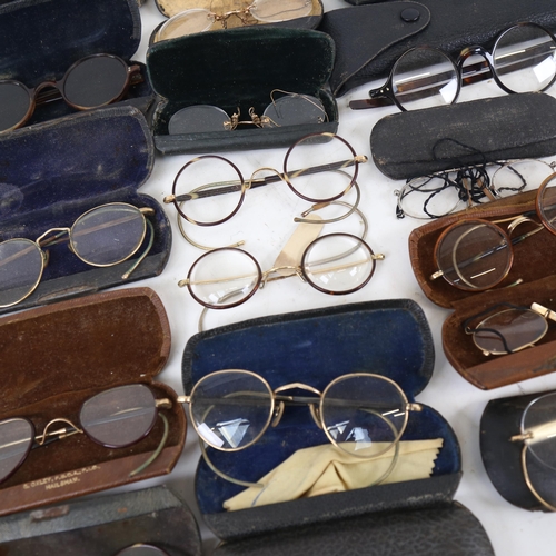 117 - A collection of 18th and 19th century spectacles in original cases, including domed magnifying examp... 