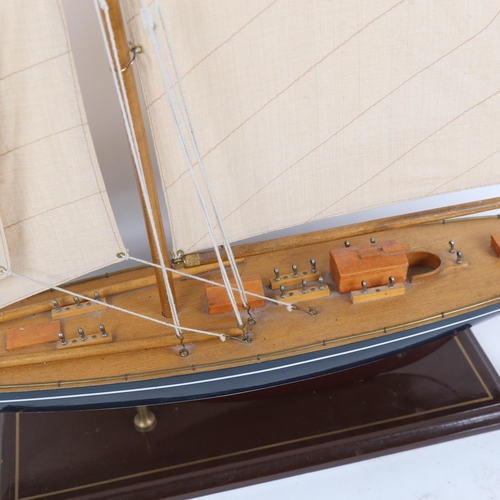 63 - A modern kit-built model pond yacht, hull length 61cm, overall height 86cm