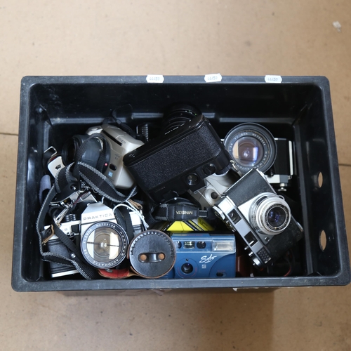 215 - Various Vintage 35mm single lens reflex cameras, including Zenit TTL, Praktica, film cameras etc (bo... 