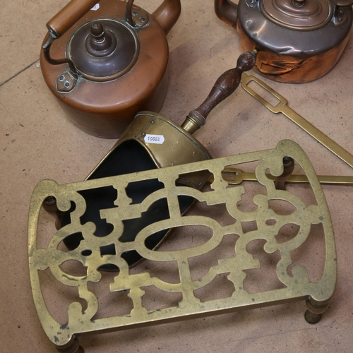 290 - Various brass and copper, including kettle, trivet, coal shovel etc