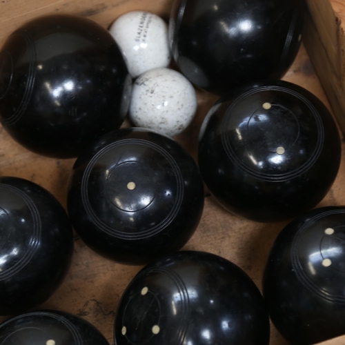 481 - A set of Slazenger's lawn bowls, in original pine box